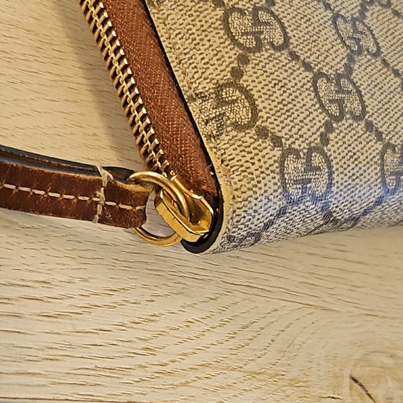 Gucci Beige Monogram Wallet - Picture 3 of 11